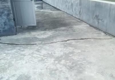 长顺楼顶漏水维修公司分享下如何解决卫生间隐蔽部位漏水的问题?